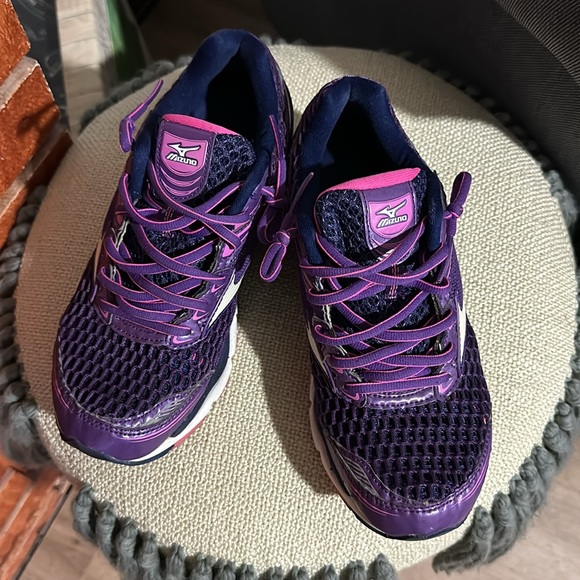 ❌SOLD❌Mizuno Running Shoes - Picture 3 of 8